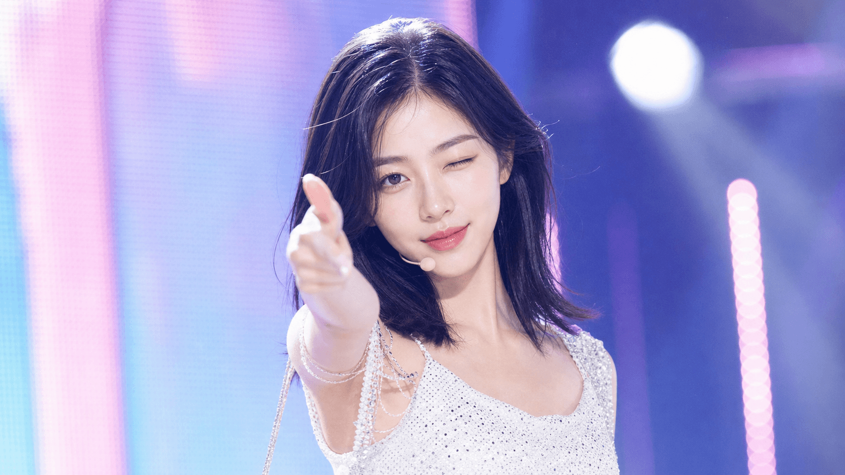 음악방송 무대 직캠 캡처처럼 연출한 AI 결과물