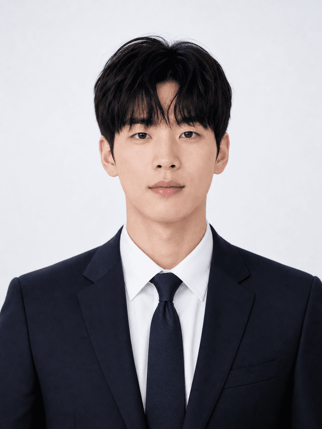 한국 이력서용 증명사진처럼 정돈한 AI 결과물